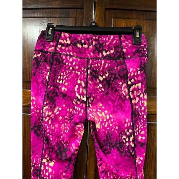 Betsy Johnson hot pink performance cropped activewear pants size medium - Picture 9 of 12